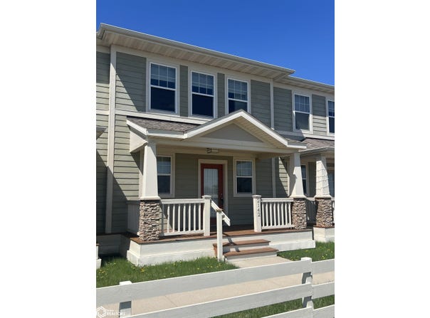 2142 Diamond Lane, Fairfield, IA 52556