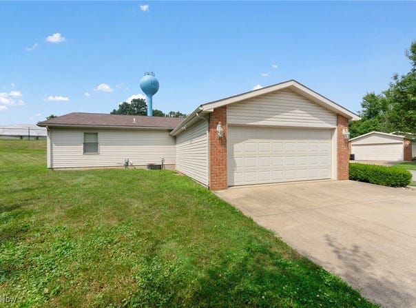405 Orchard Drive, Leetonia, OH 44431