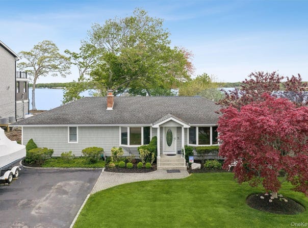 128 Crystal Beach Boulevard, Moriches, NY 11955