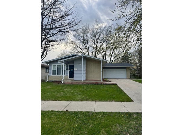 436 N PLEASANT Drive, Glenwood, IL 60425
