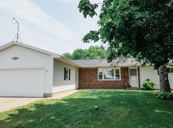 2250 Pray Road, Charlotte, MI 48813