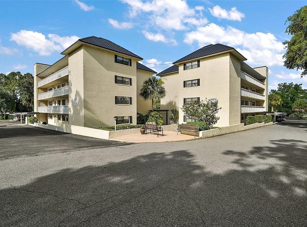 101 N GRANDVIEW STREET, MOUNT DORA, FL 32757