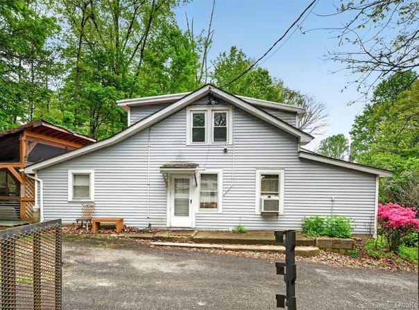 32 Tarbell Road, Bloomingburg, NY 12721