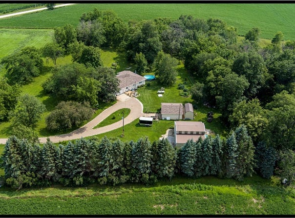 1911 Riverview Road, Brayton, IA 50042