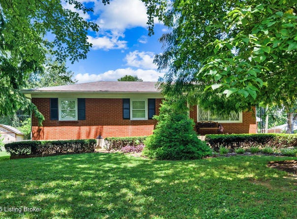 312 Meadowbrook Dr, Shepherdsville, KY 40165