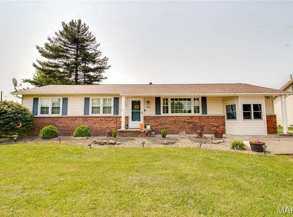 906 E Fairgrounds Avenue, Jerseyville, IL 62052