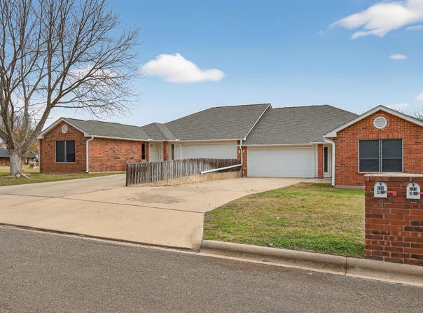 253 Brae Burn Circle, Meadowlakes, TX 78654