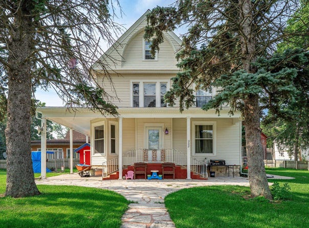202 W DIVISION, HOLCOMB, IL 61043