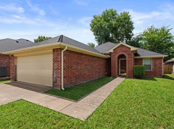 90 Elmwood Trail, Waxahachie, TX 75165