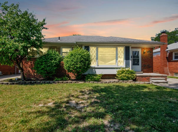 28919 Ursuline Street, Saint Clair Shores, MI 48081