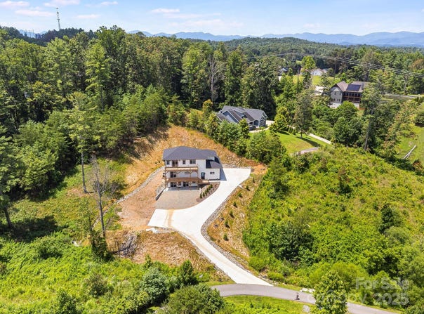 115 Nader Avenue, Weaverville, NC 28787