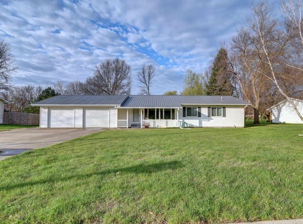 815 C Avenue, Armstrong, IA 50514