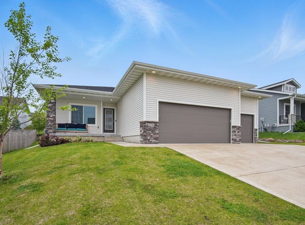 1136 S Radley Street, West Des Moines, IA 50266