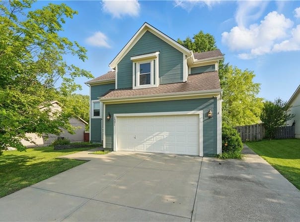 1321 S 6th Street, Louisburg, KS 66053