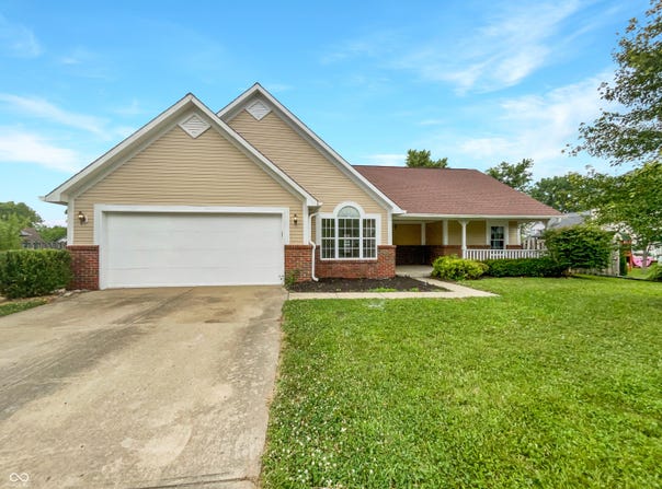 930 Eagle Brook Drive, Shelbyville, IN 46176