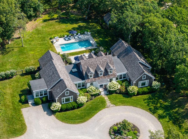 8 Paddock Road, Oak Bluffs, MA 02557