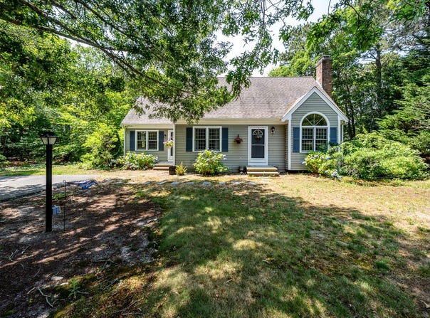 25 Waltham Circle, West Yarmouth, MA 02673