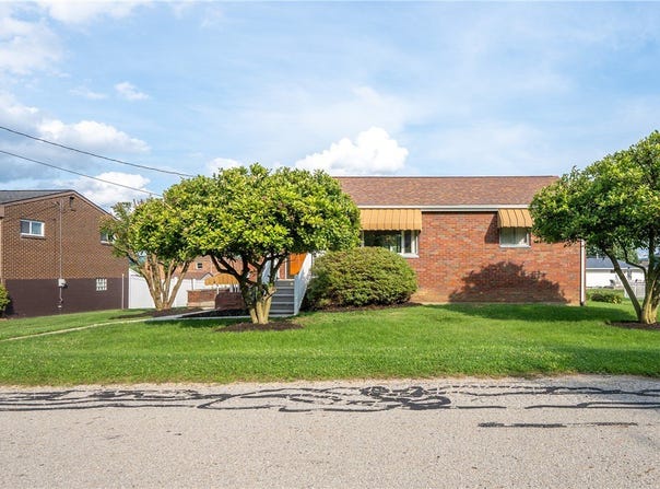 206 Mullin Ave, Mt Pleasant Boro, PA 15666