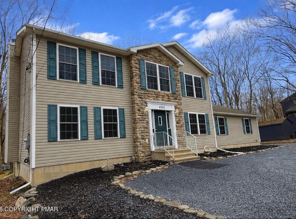 4938 Pine Ridge Drive W, Bushkill, PA 18324