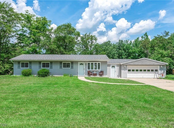 794 Robinhood Drive, Aurora, OH 44202