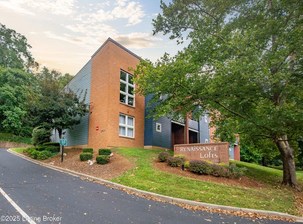 2745 Grinstead Dr, Louisville, KY 40206
