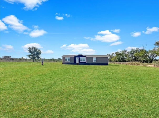 12327 N 1890 Road, Sayre, OK 73662