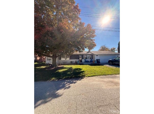 8235 E Debra Drive, Syracuse, IN 46567