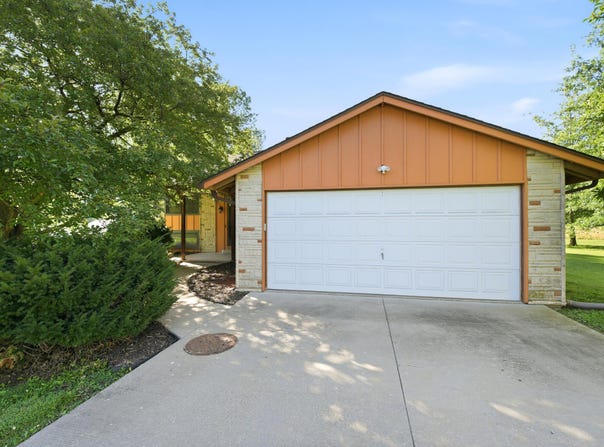 724 Meadowbrook Circle, Moberly, MO 65270