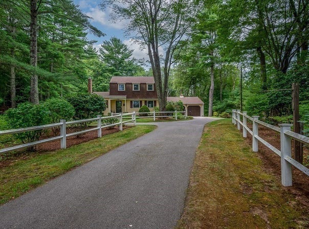 380 Quaker St, Northbridge, MA 01534