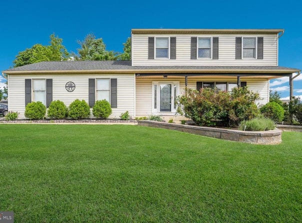 29 CASTLEWOOD DR, CHALFONT, PA 18914