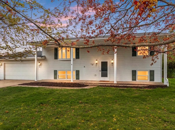 1750 LOST DAUPHIN Road, DE PERE, WI 54115-1712
