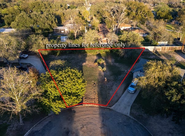 11 Rosebud, Uvalde, TX 78801