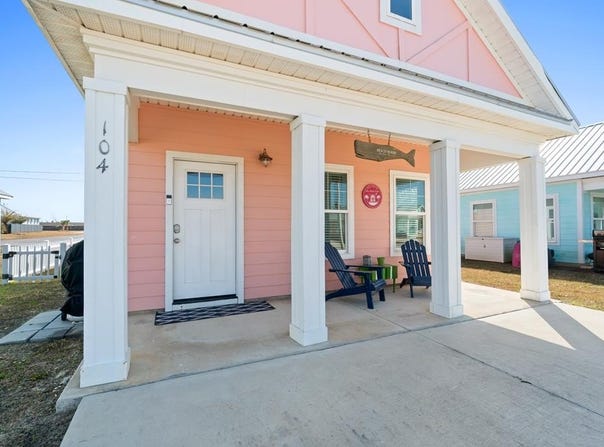 104 Ocean View Dr, Mexico Beach, FL 32456