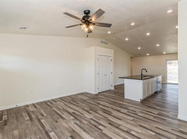 140 Towne Centre Dr, Urbana, IA 52345