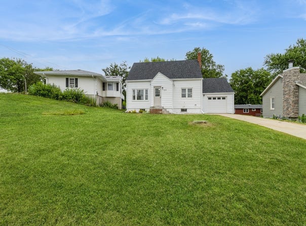 325 Pennsylvania Street, Carlisle, IA 50047