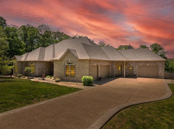 3840 Rooster Ridge Lane, Defiance, MO 63341