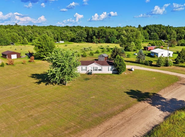 18827 10 Mile Road, Stanwood, MI 49346