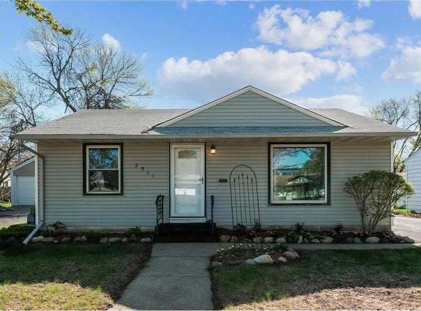 2911 Rhode Island Avenue S, Saint Louis Park, MN 55426