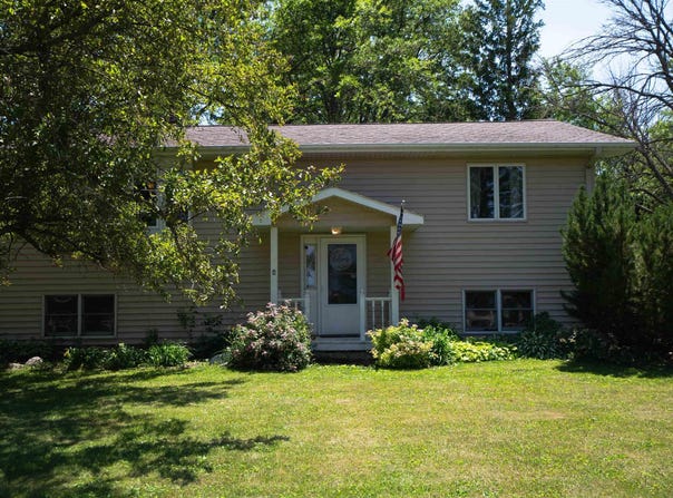 29498 215th Street, Reinbeck, IA 50669