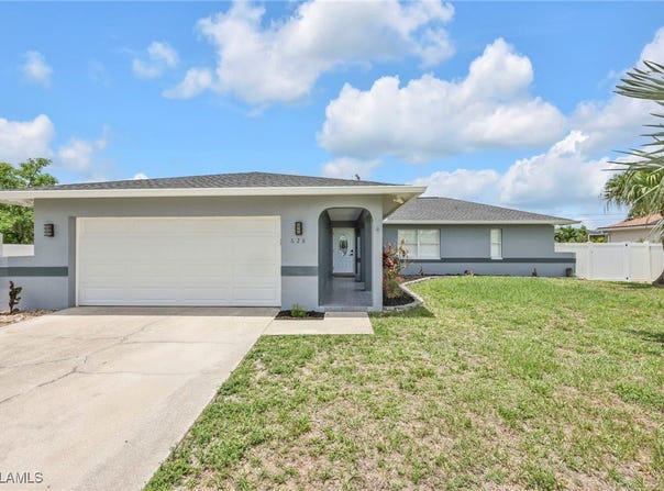 628 SW 9th Avenue, Cape Coral, FL 33991