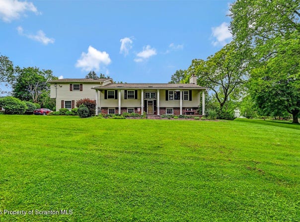 592 Gravel Pond Road, Clarks Summit, PA 18411