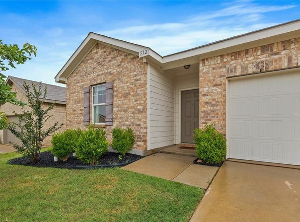 512 Leeward Lane, Crowley, TX 76036
