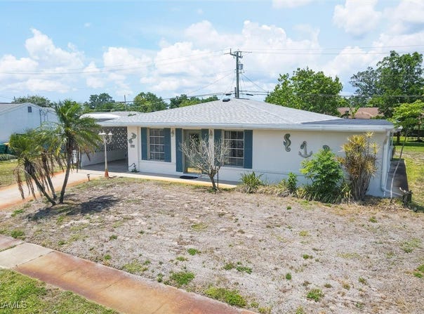 330 Lasayette Drive NE, Port Charlotte, FL 33952