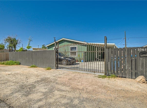 2261 Castleberry Lane, Las Vegas, NV 89156