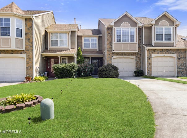 18 Kenton Place, Mount Laurel, NJ 08054