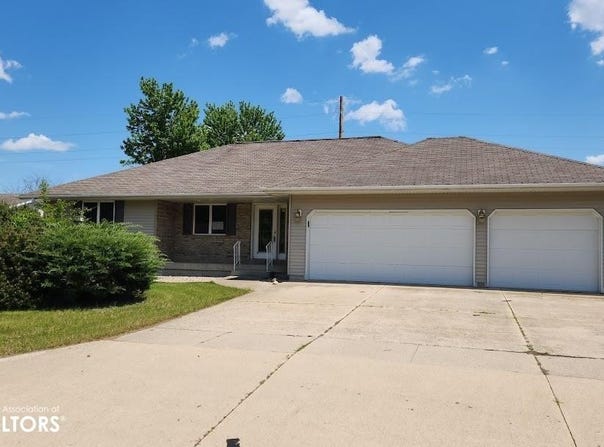 1410 N 24th Street, Clear Lake, IA 50428