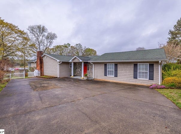 423 Coggins Shore Road, Inman, SC 29349