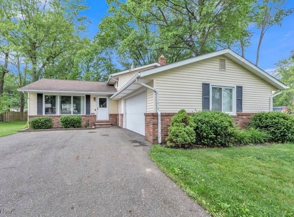 1999 Berger Avenue, Stow, OH 44224
