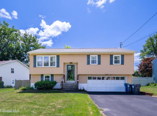 99 Fiddlers Lane, Colonie, NY 12110