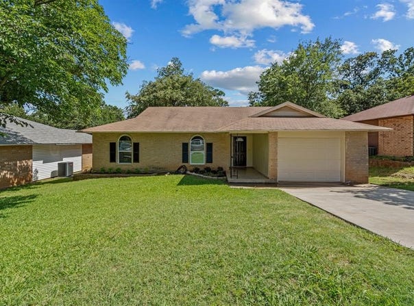 1608 Meadow Oak Street, Denton, TX 76209
